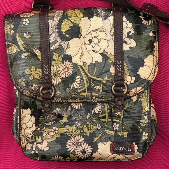 Cute Sakroots versatile green floral backpack/bag. - Picture 3 of 9
